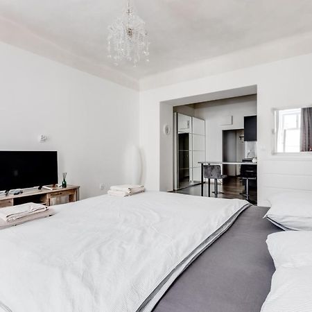 Lovely Apartments Heart Of Прага Экстерьер фото