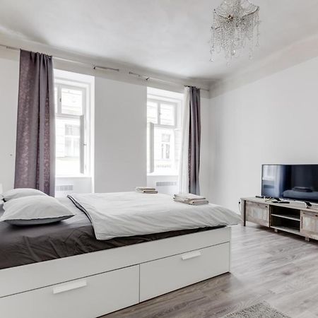 Lovely Apartments Heart Of Прага Экстерьер фото
