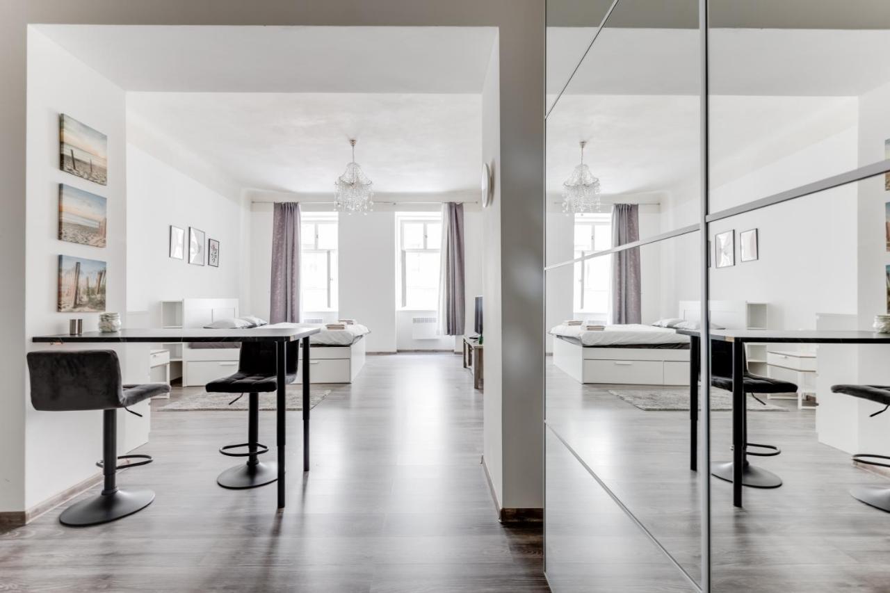 Lovely Apartments Heart Of Прага Экстерьер фото