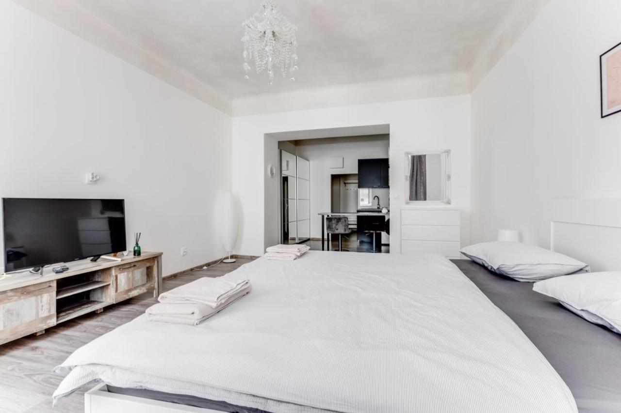 Lovely Apartments Heart Of Прага Экстерьер фото