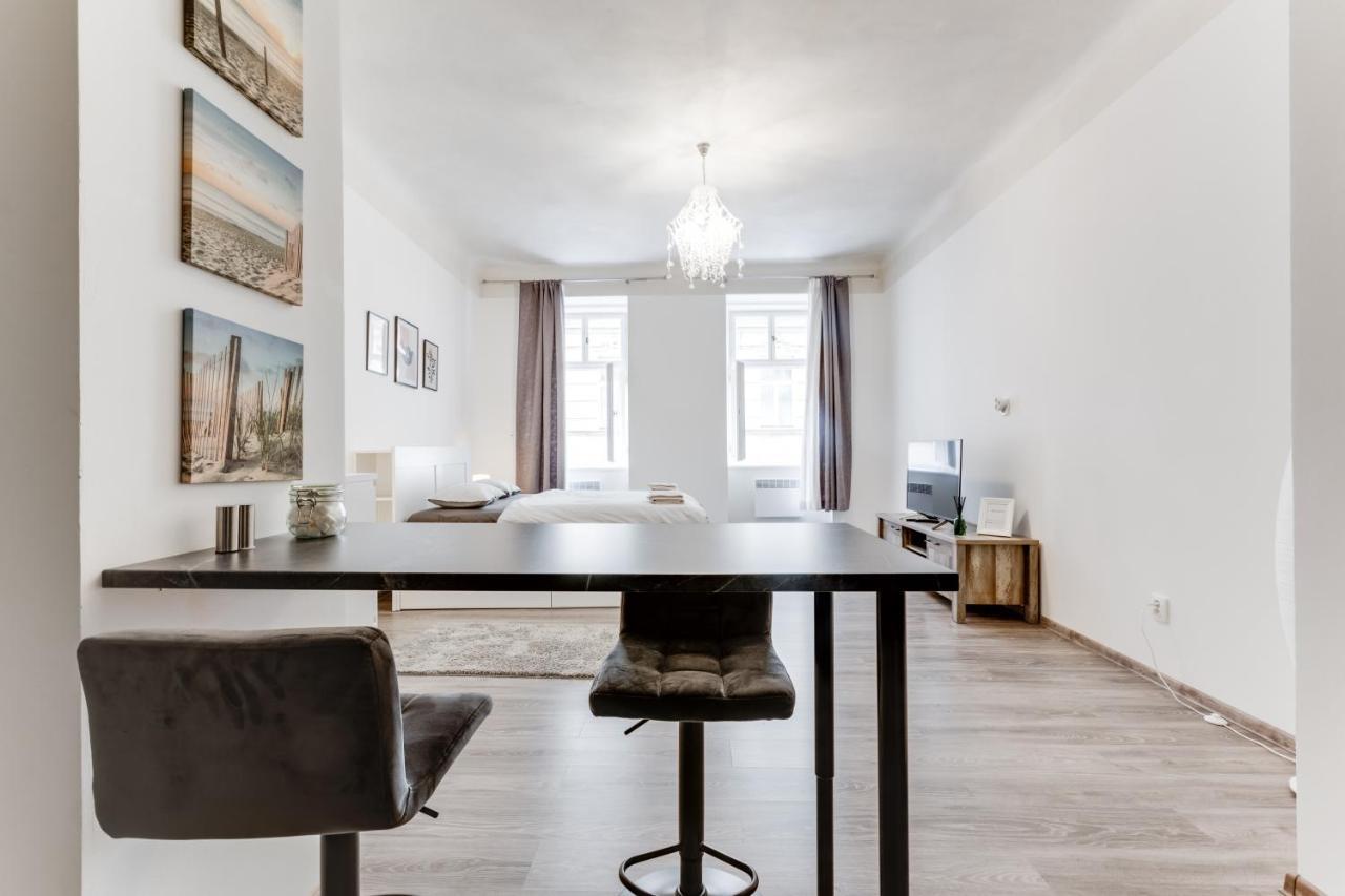 Lovely Apartments Heart Of Прага Экстерьер фото