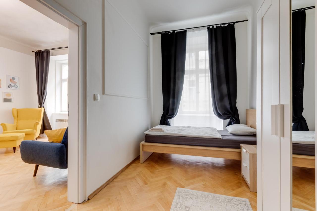 Lovely Apartments Heart Of Прага Экстерьер фото