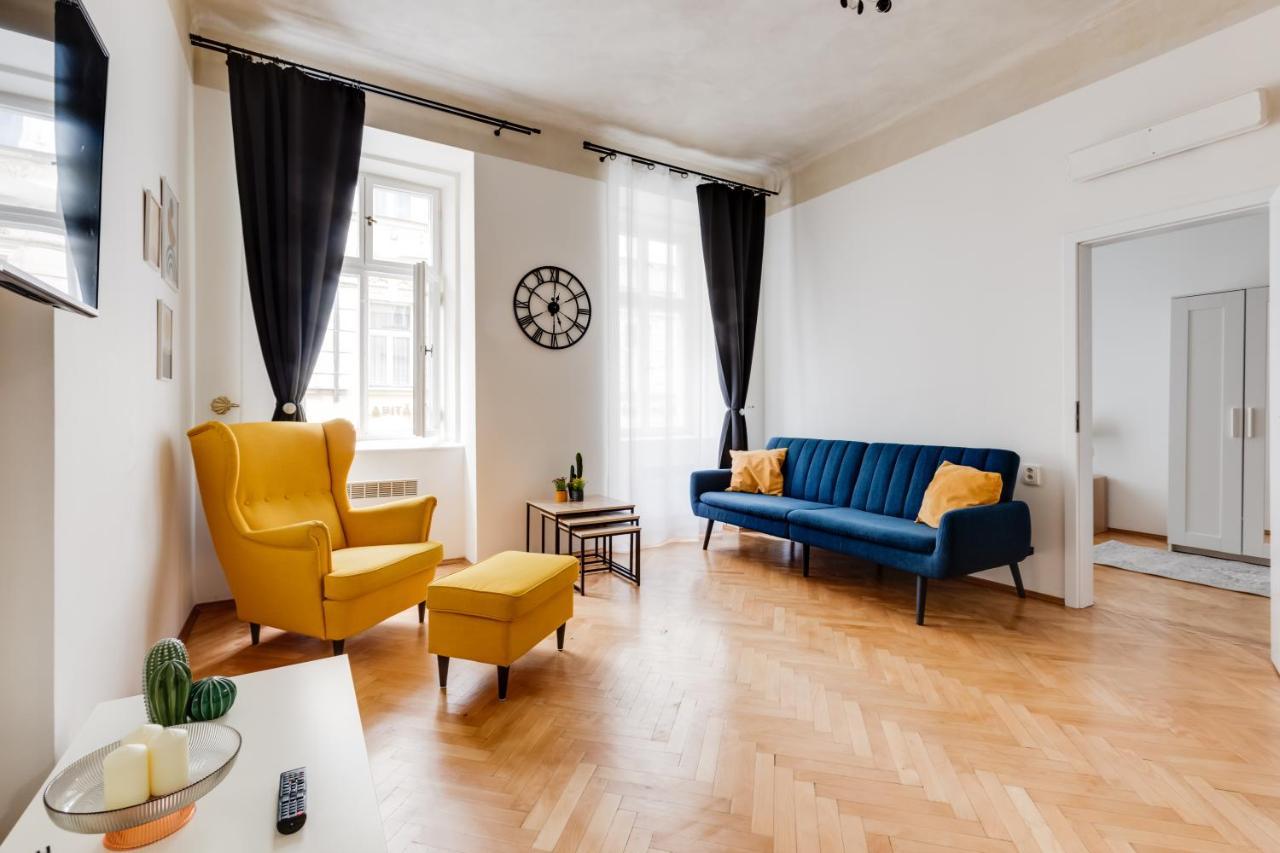 Lovely Apartments Heart Of Прага Экстерьер фото