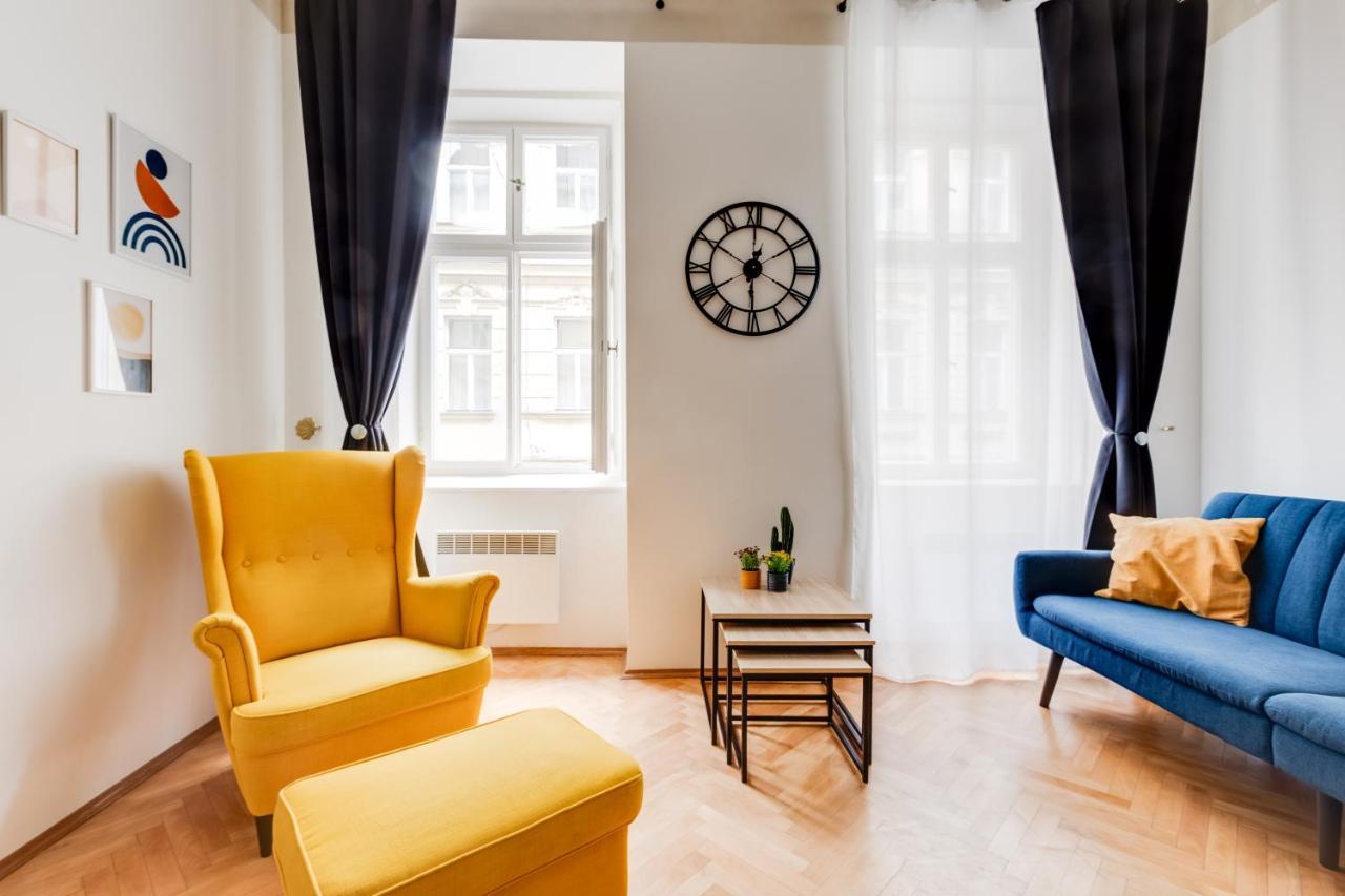 Lovely Apartments Heart Of Прага Экстерьер фото
