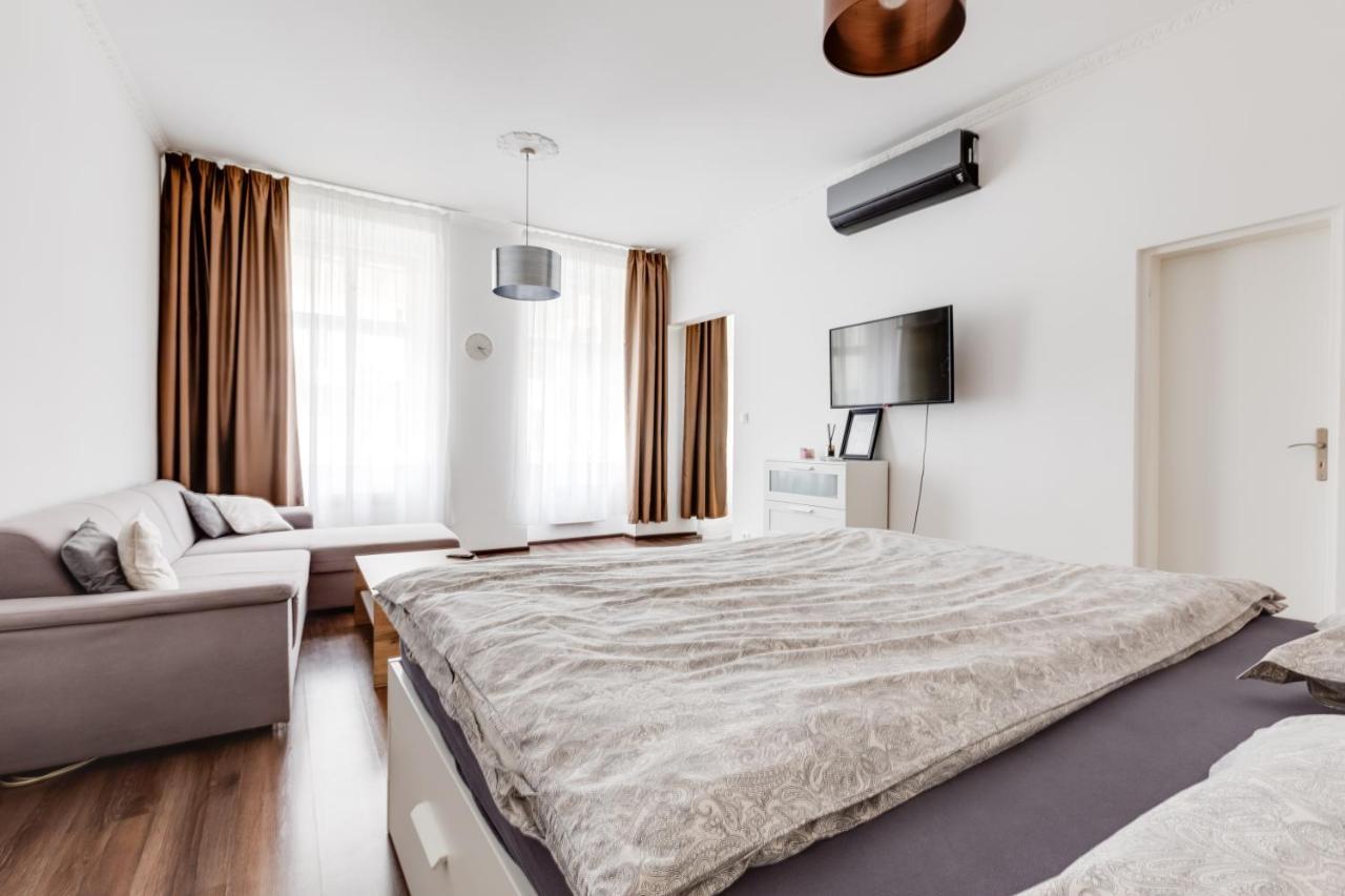 Lovely Apartments Heart Of Прага Экстерьер фото