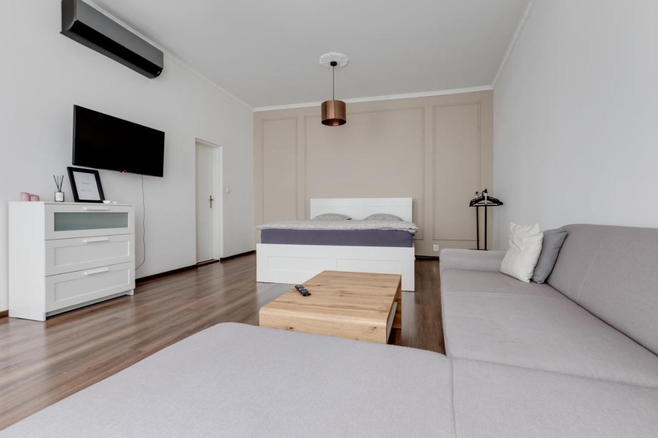 Lovely Apartments Heart Of Прага Экстерьер фото