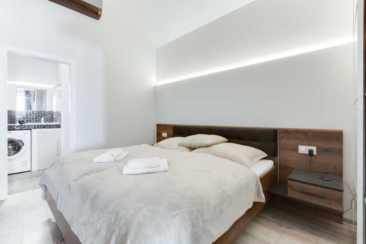 Lovely Apartments Heart Of Прага Экстерьер фото